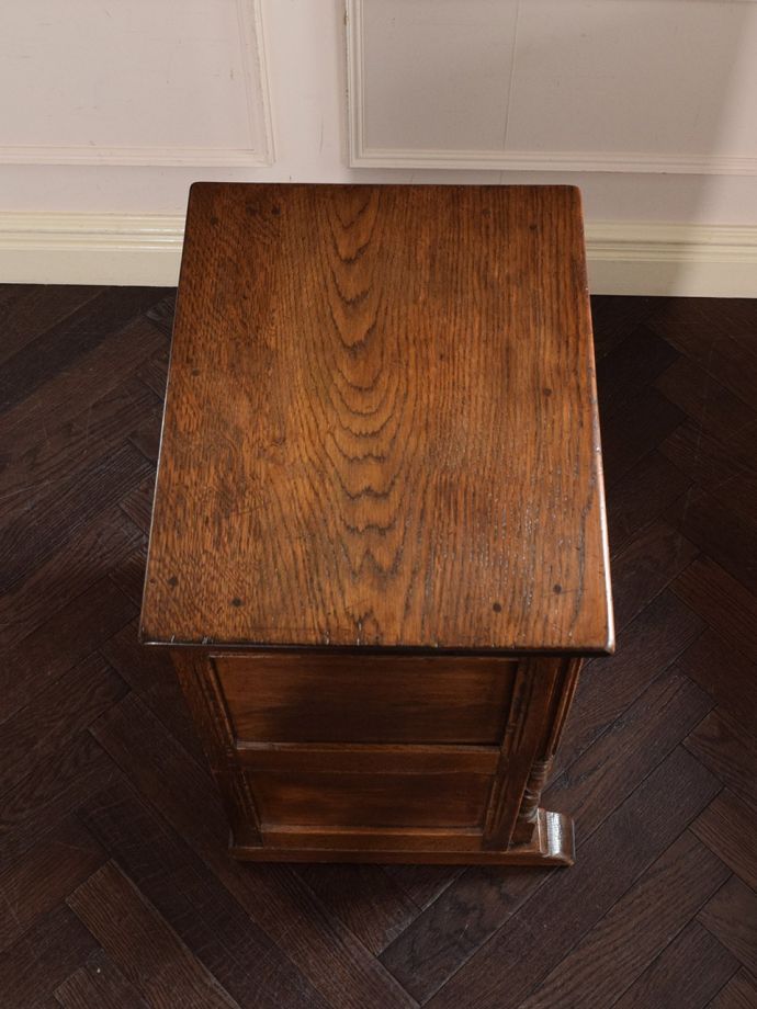 サイドキャビネットの天板