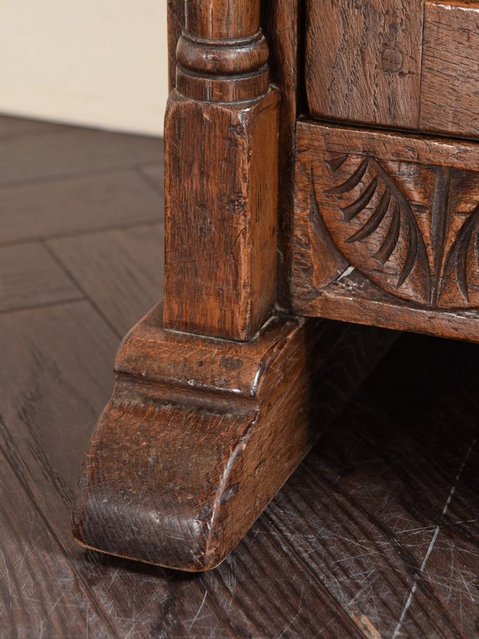 アンティーク家具の脚