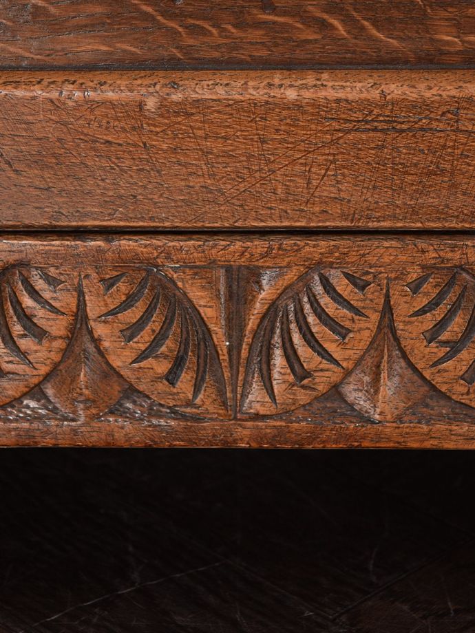 アンティークらしい彫