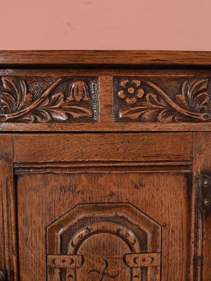 アンティーク家具の装飾