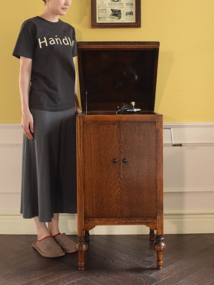 英国アンティークのグラモフォン