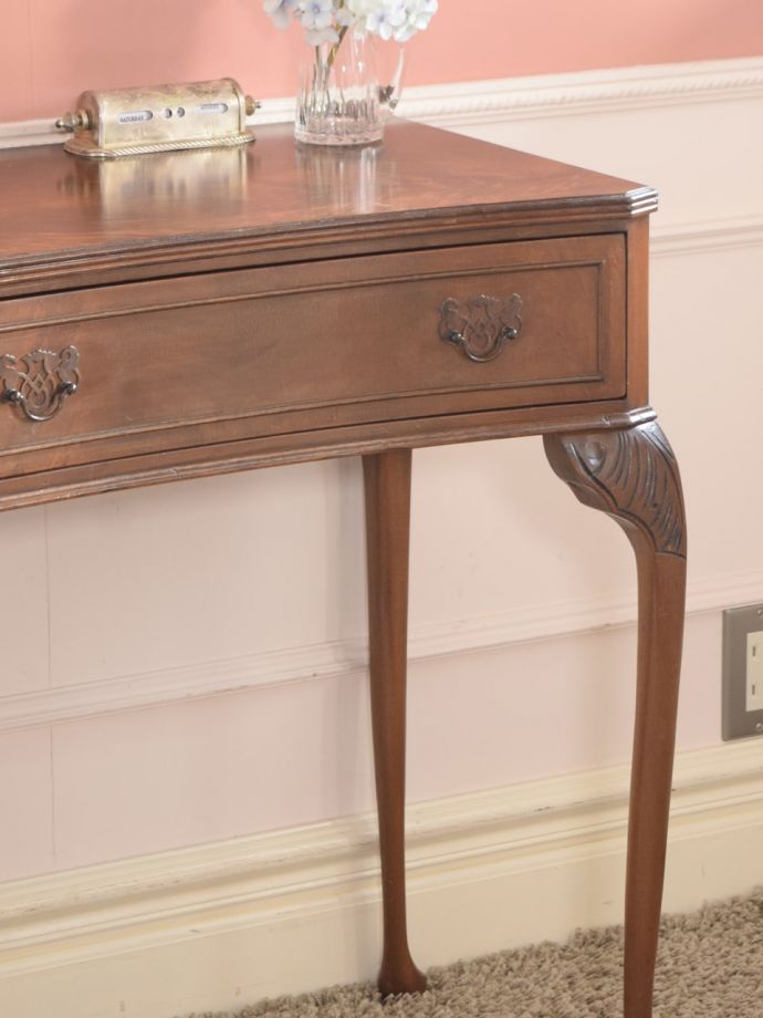 美しい木目のコンソールテーブル