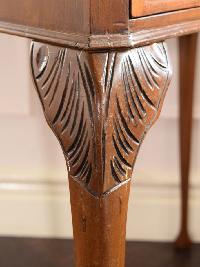 アンティーク家具の装飾