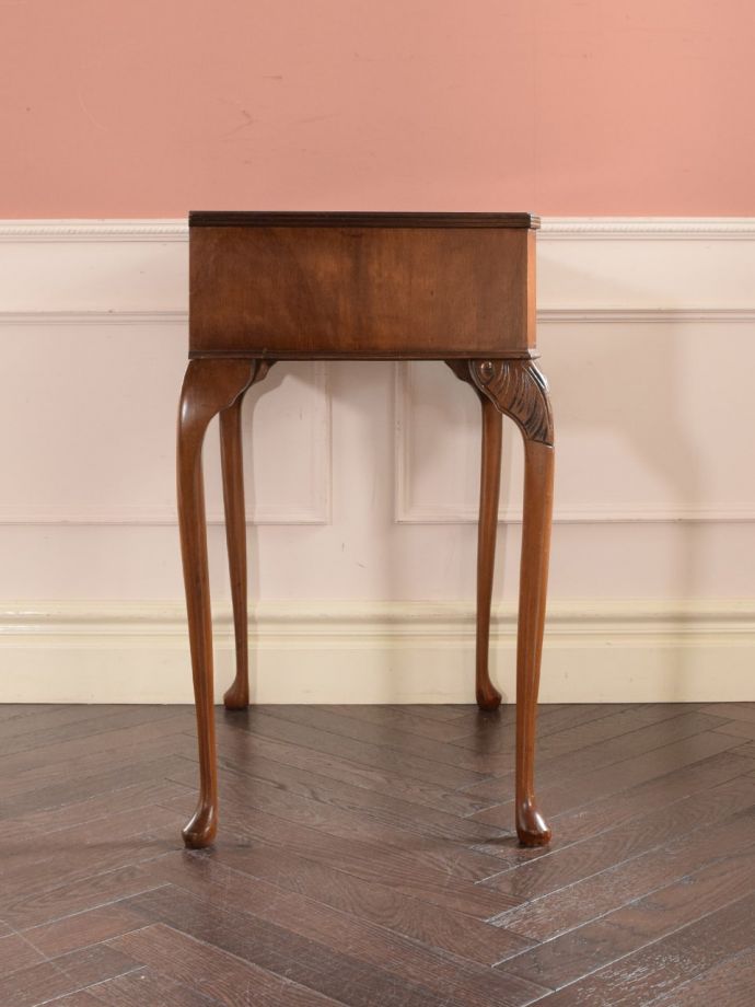 コンソールテーブルの側面