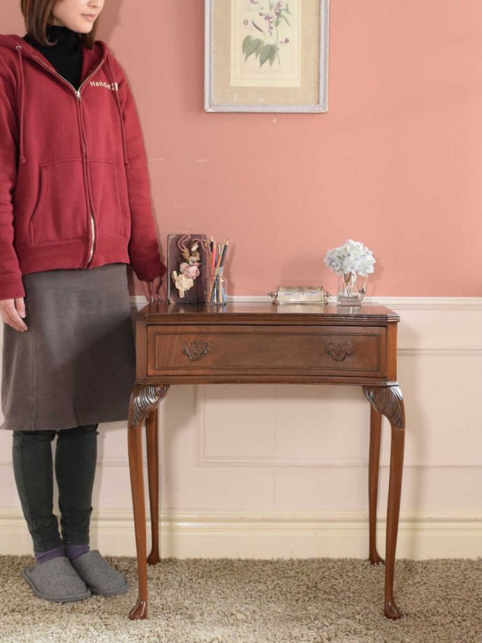 アンティークのコンソールテーブル