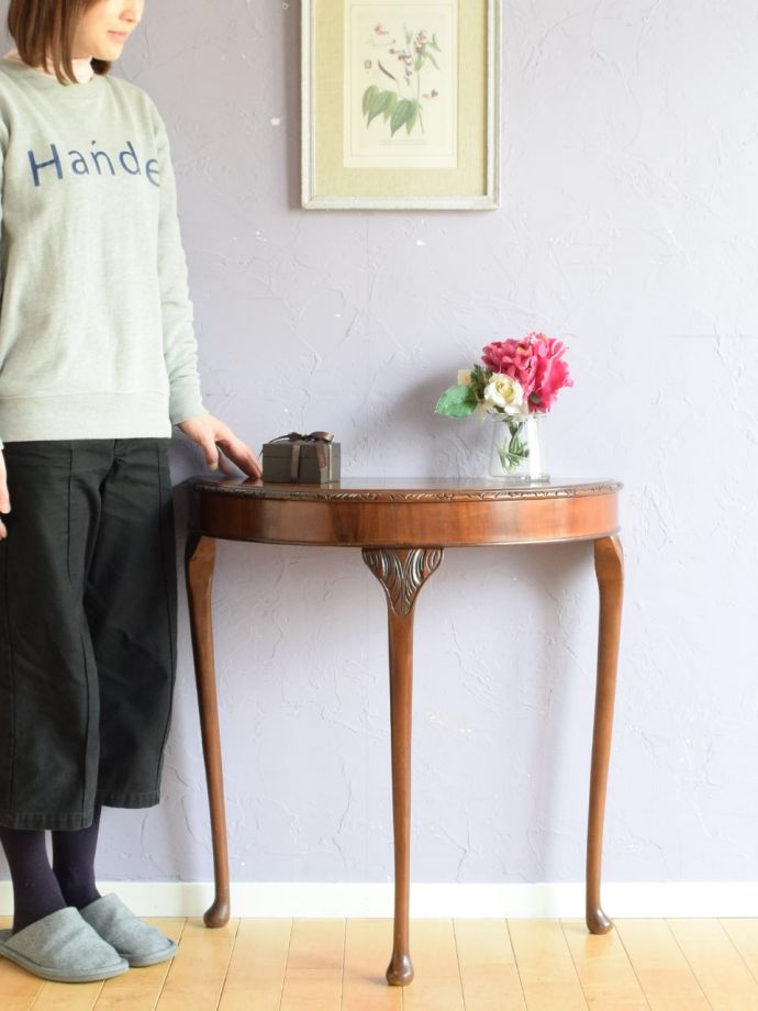 アンティークのコンソールテーブル