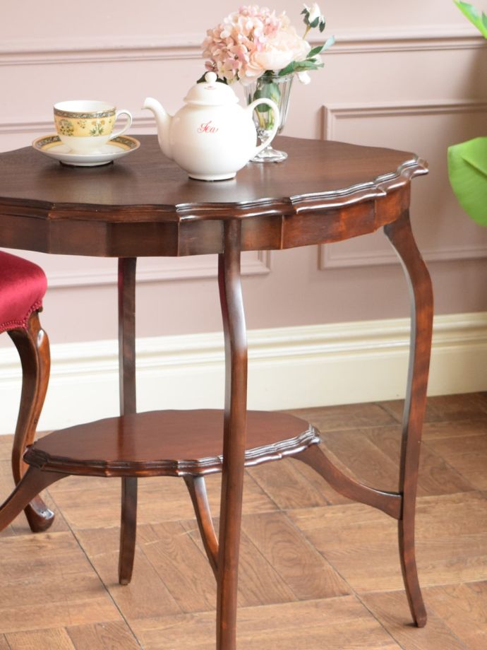 英国のアンティーク家具らしいデザイン