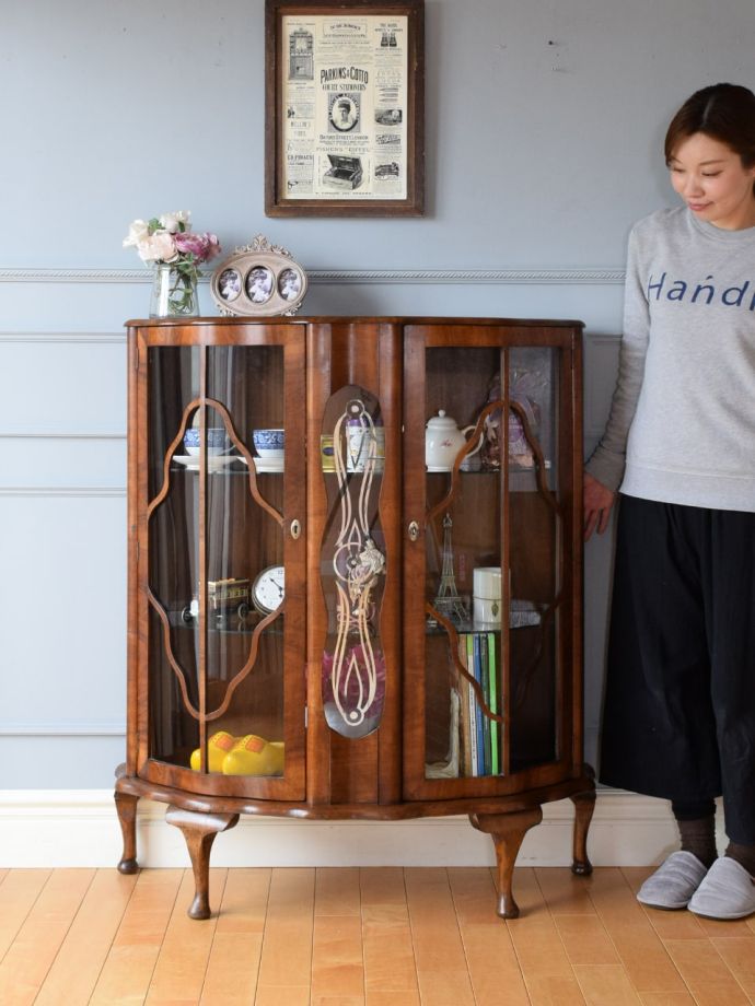 英国アンティークのガラスキャビネット