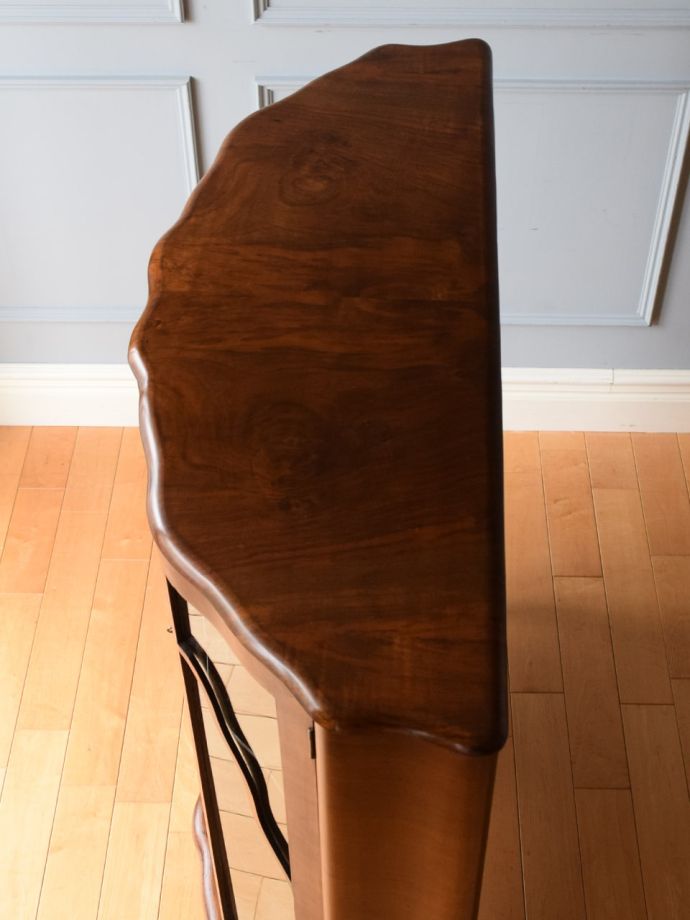 アンティークキャビネットの天板