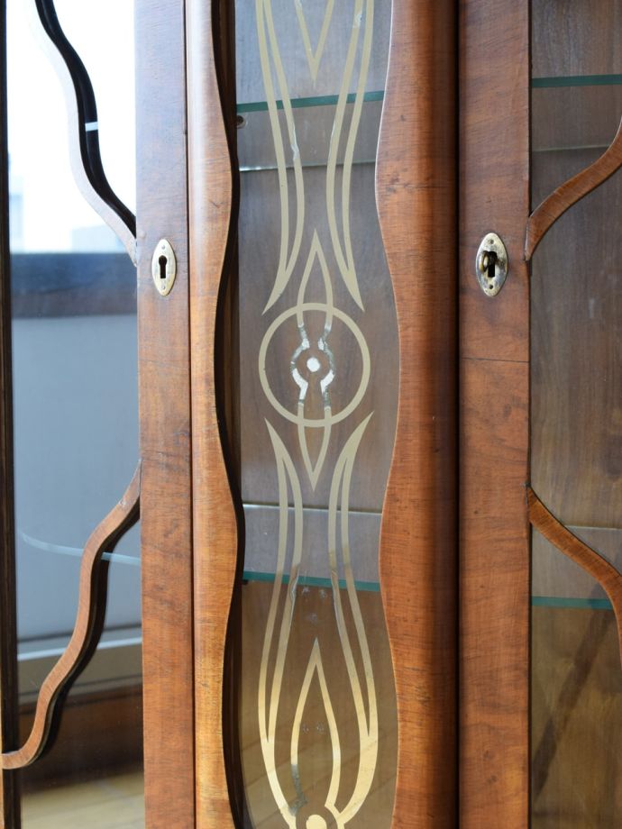 ガラス扉にある装飾