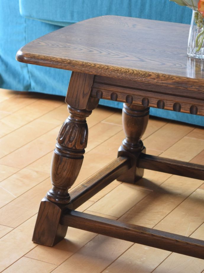 英国のアンティーク家具らしいデザイン