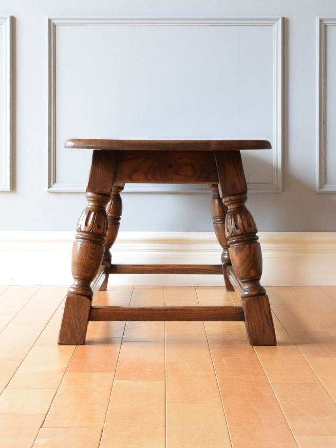 コーヒーテーブルの側面