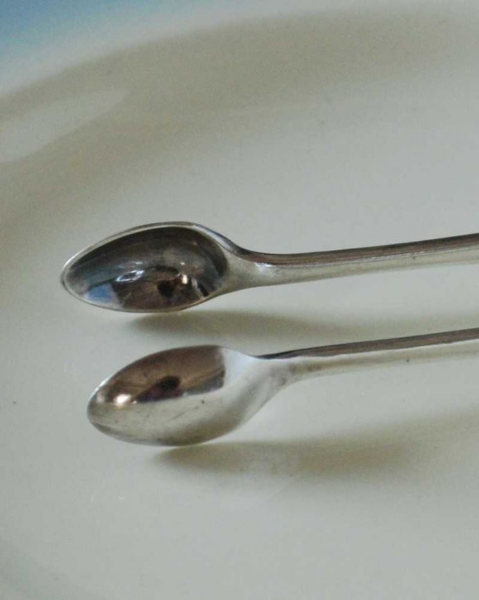 アンティーク シルバー製 アンティーク雑貨 英国輸入の美しい銀アイテム、アンティークシルバープレートのシュガートング。大切に受け継がれるシルバープレートのカトラリー現代ではほとんどがステンレス製になってしまったカトラリーもシルバープレートだとぬくもりがまるで違います。(k-3008-z)