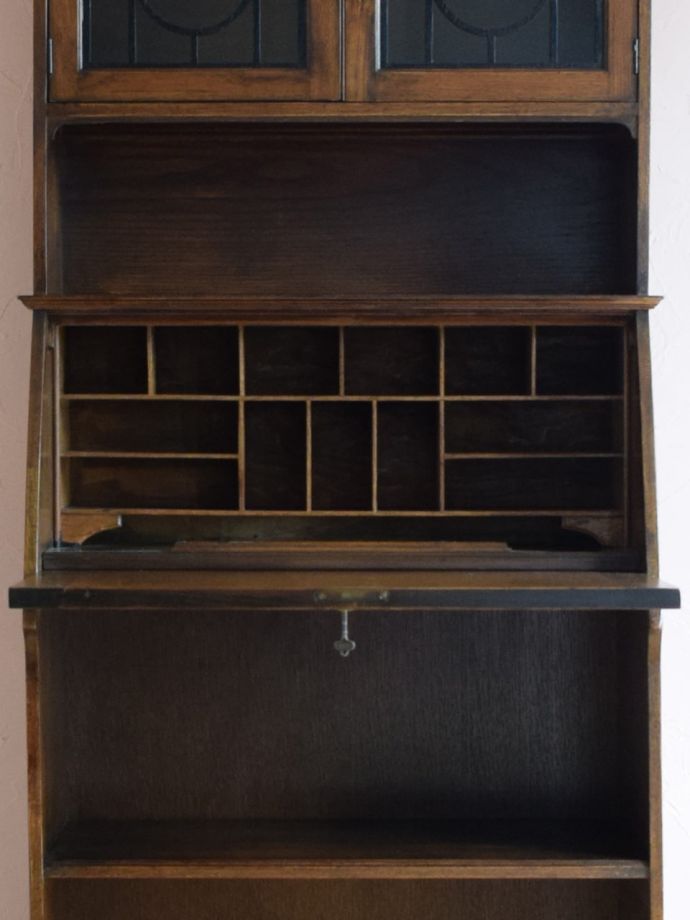 アンティークビューローの中