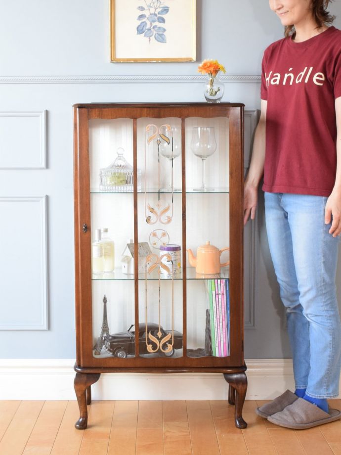 英国アンティークのガラスキャビネット