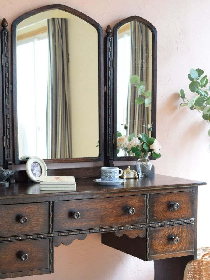 ドレッサーの美しい杢目