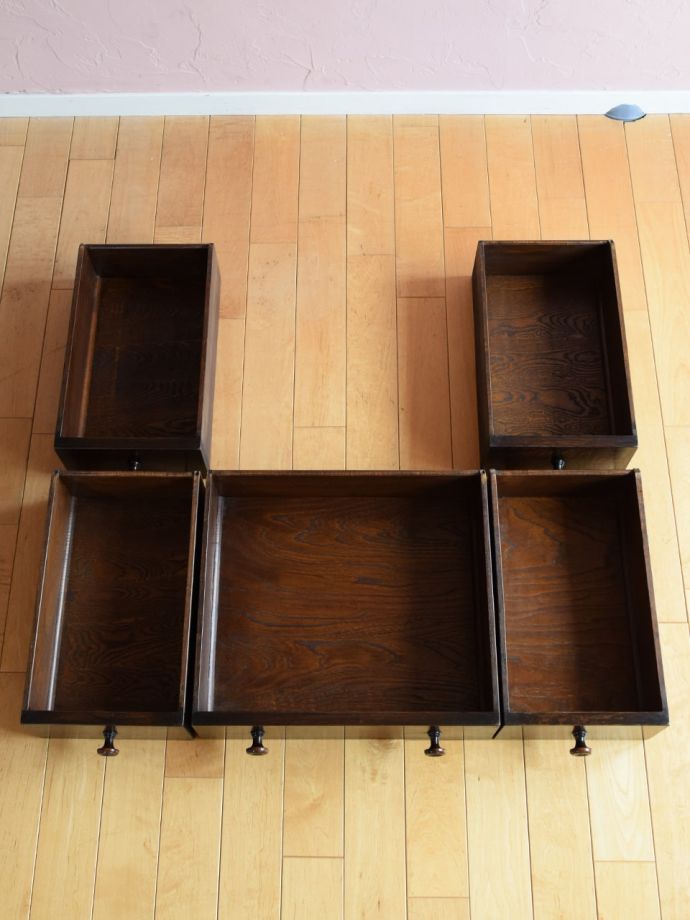 ドレッサーの引き出しの中