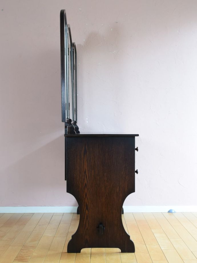 ドレッサーの側面