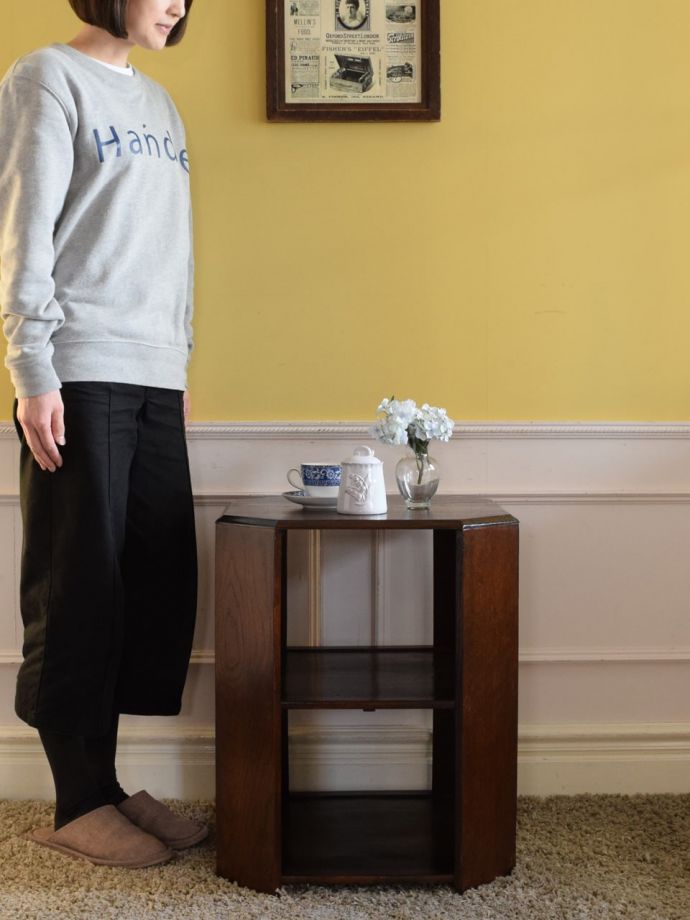 美しいアンティークのテーブル