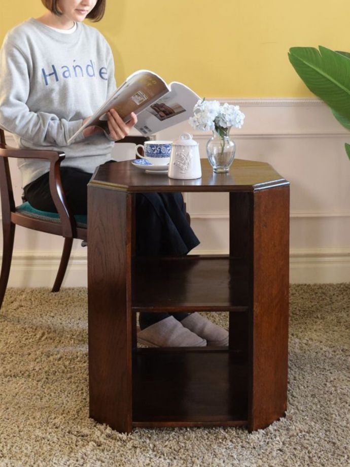 アンティークのオケージョナルテーブル