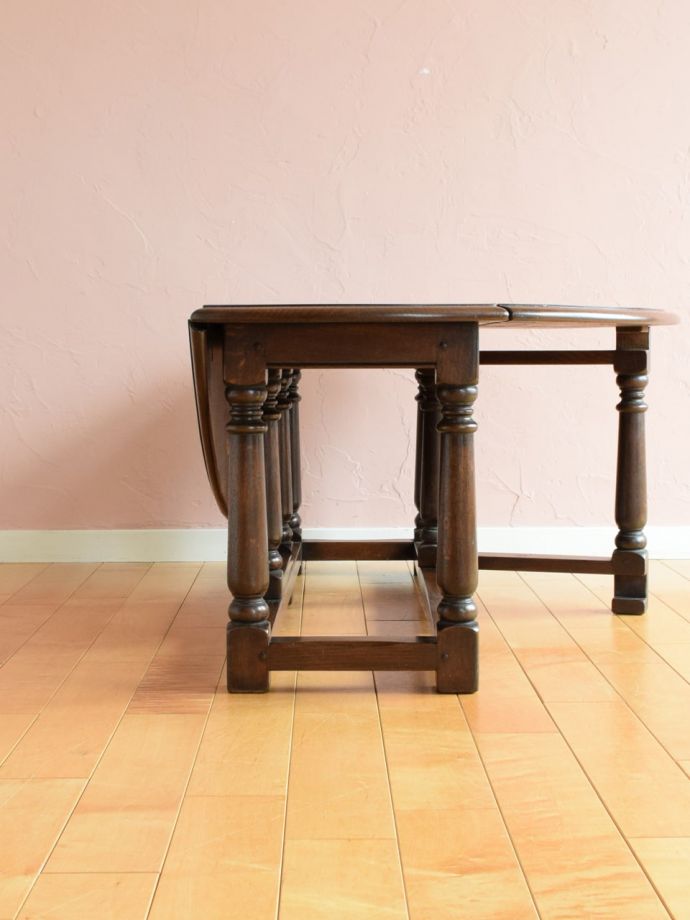 片足を開いた折り畳みテーブル