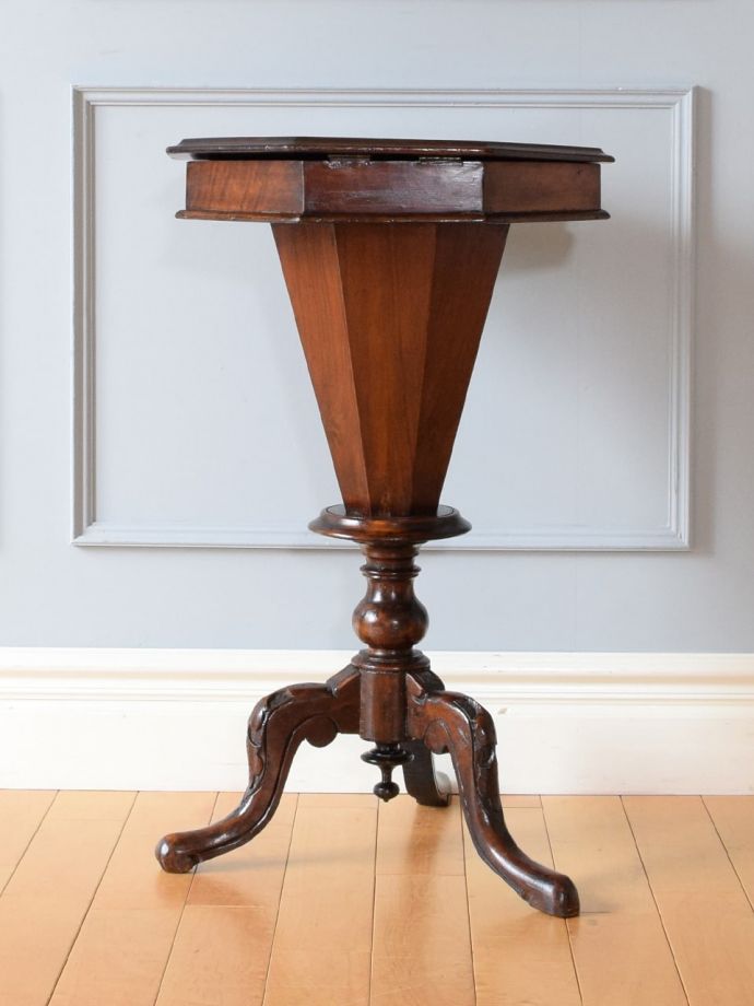 アンティーク家具の側面