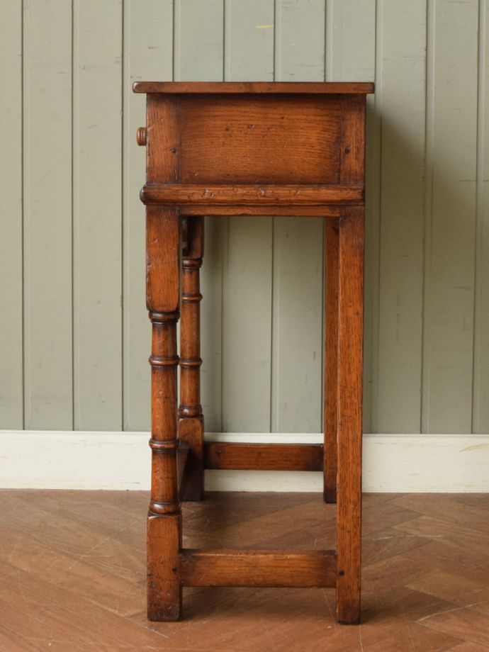 コンソールテーブルの側面