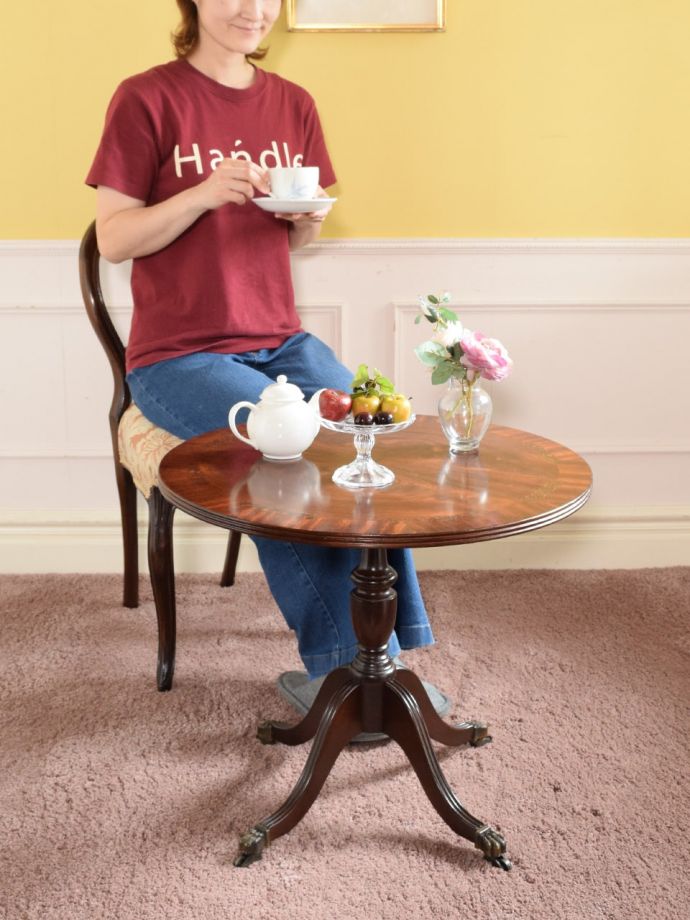 アンティークのコーヒーテーブル