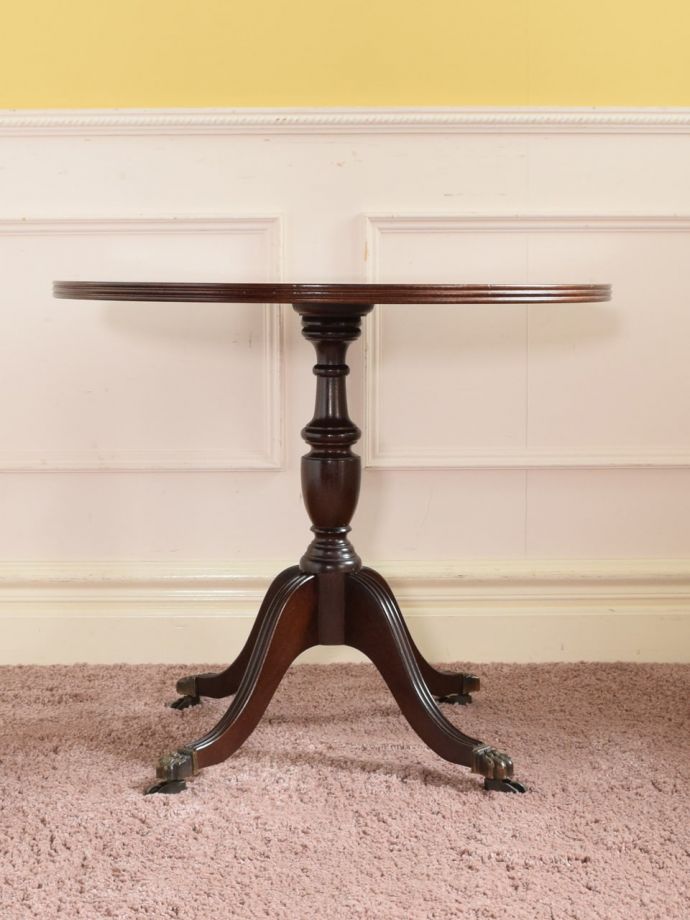 コーヒーテーブルの側面