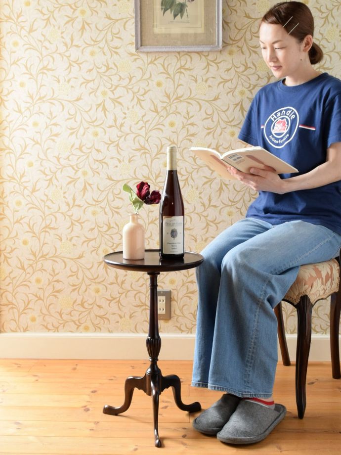 アンティークのワインテーブル