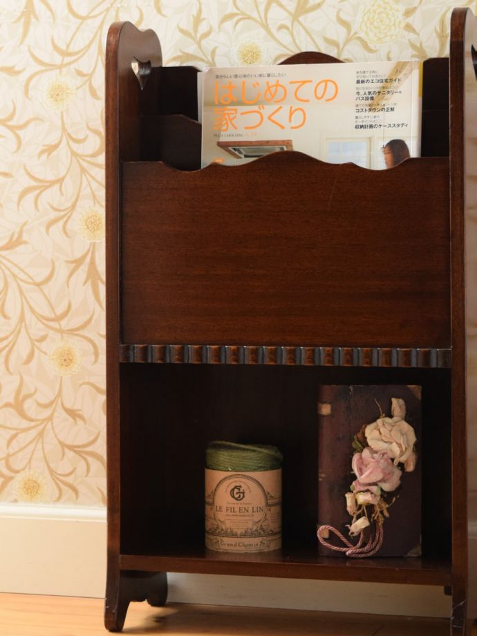 マガジンラック付きの本棚