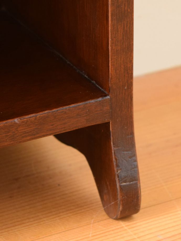 マガジンラックの脚