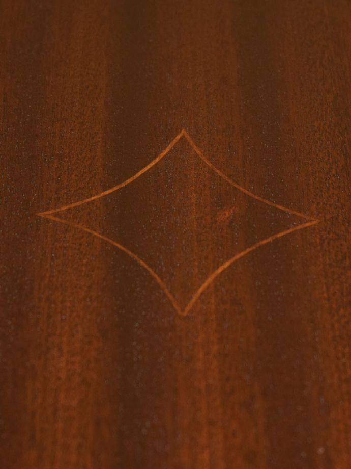 アンティークテーブルの装飾