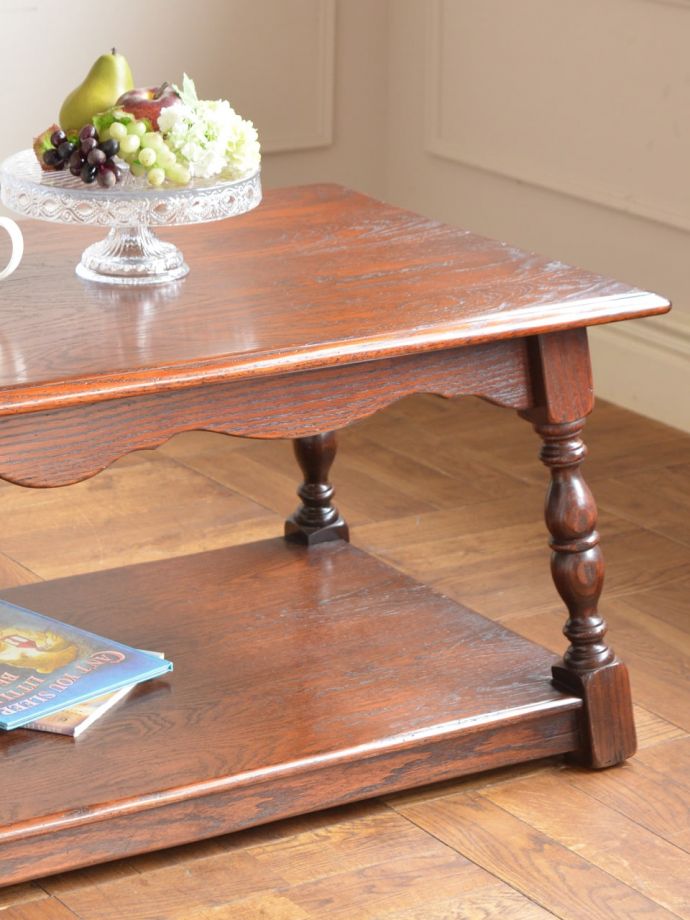 英国のアンティーク家具らしいデザイン