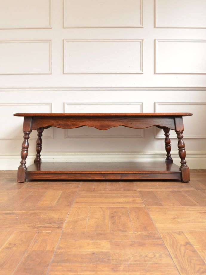 コーヒーテーブルの側面