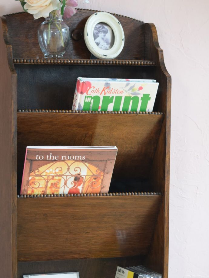 マガジンラック付きの本棚