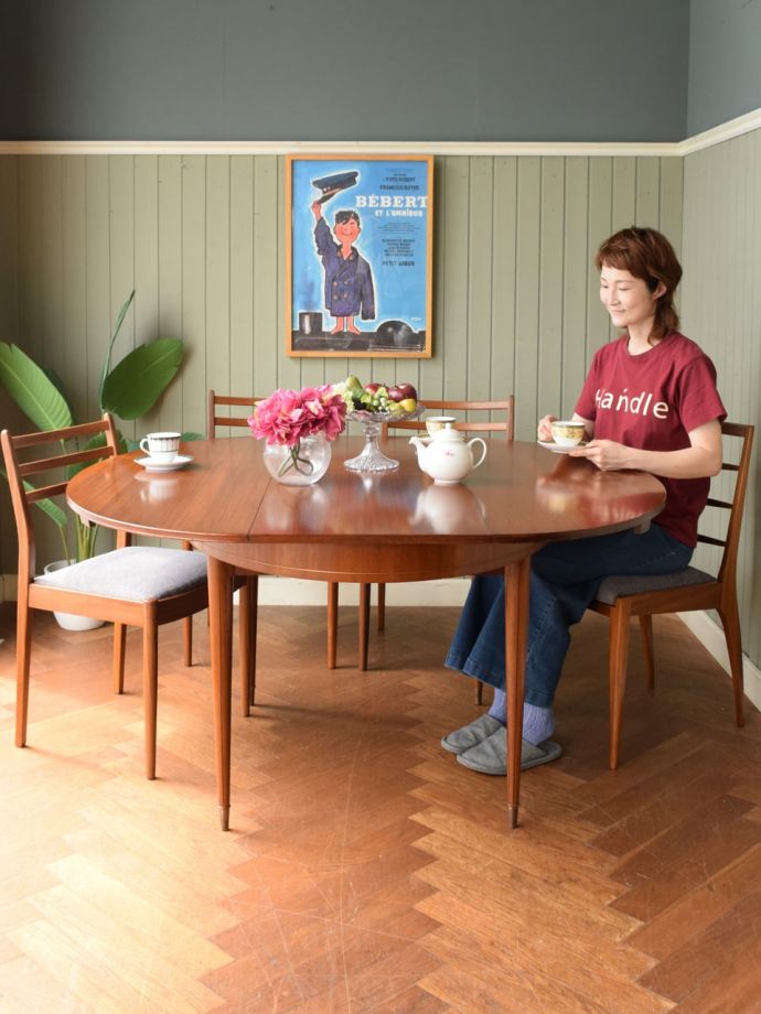 ヴィンテージのダイニングテーブル