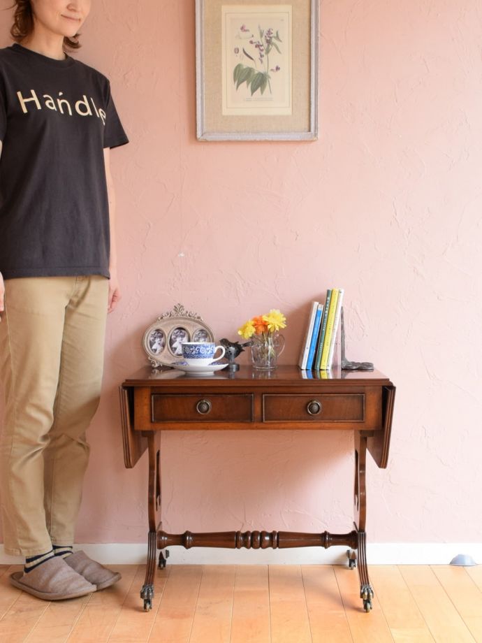 アンティークの伸長式テーブル