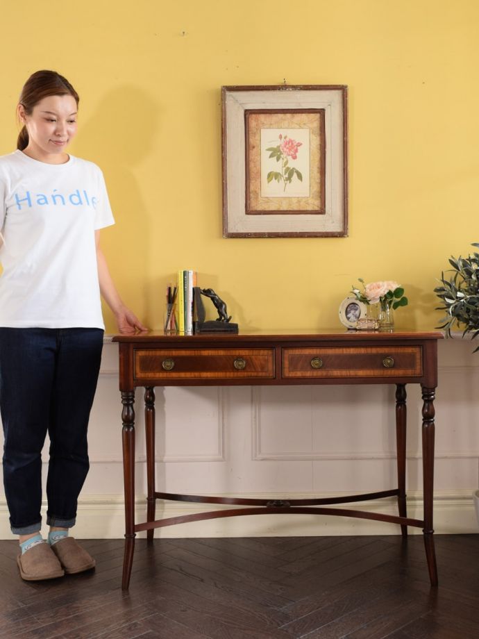 英国アンティークのデスク