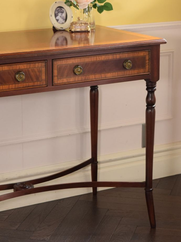 アンティークデスクの美しい木目