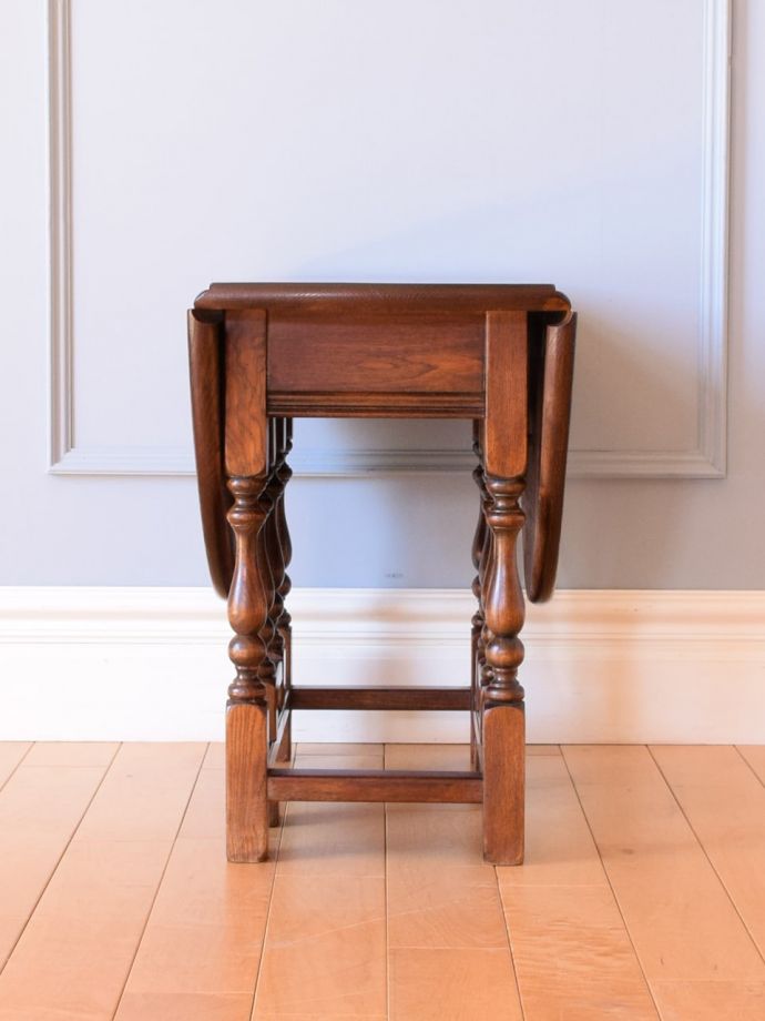 折り畳み式テーブルの側面