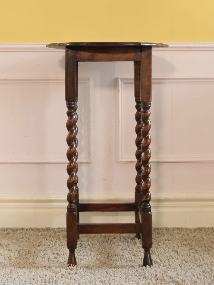 どこから見てもキレイなサイドテーブル