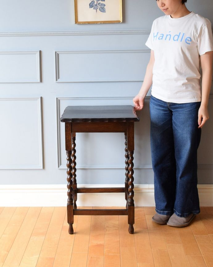 アンティークのオケージョナルテーブル