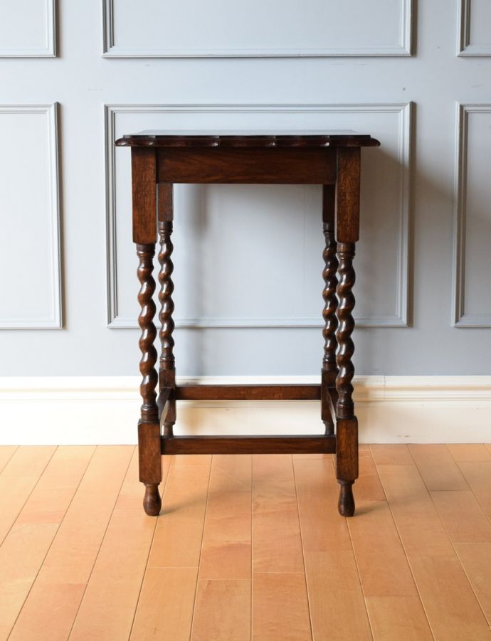 どこから見てもキレイなサイドテーブル