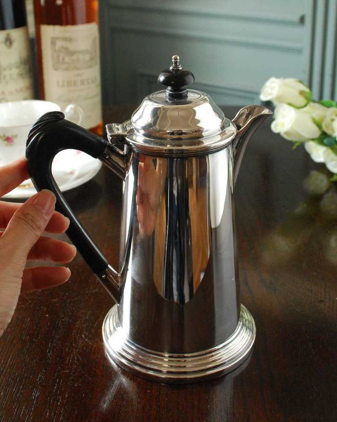 アンティーク シルバー製 アンティーク雑貨 英国の美しい銀アイテム、アンティークシルバープレートのティーポット。自宅でも特別な食事の時間が楽しめますティータイムや、お家パーティーで活躍してくれます。(k-3033-z)