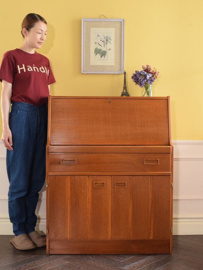 北欧スタイルのおしゃれなビューロー