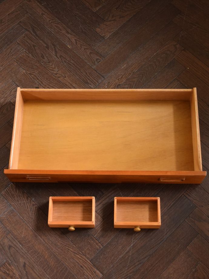 ビューローの引き出しの中