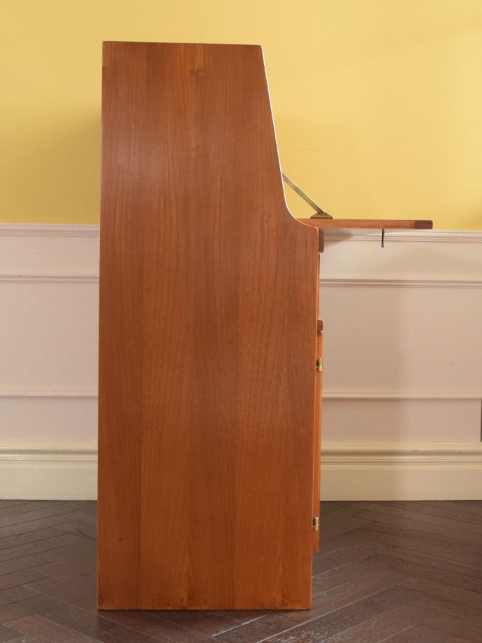 ビューローの側面