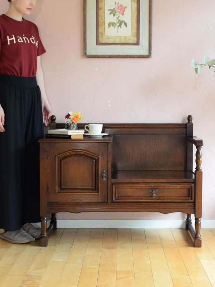 英国アンティークのテレフォンベンチ