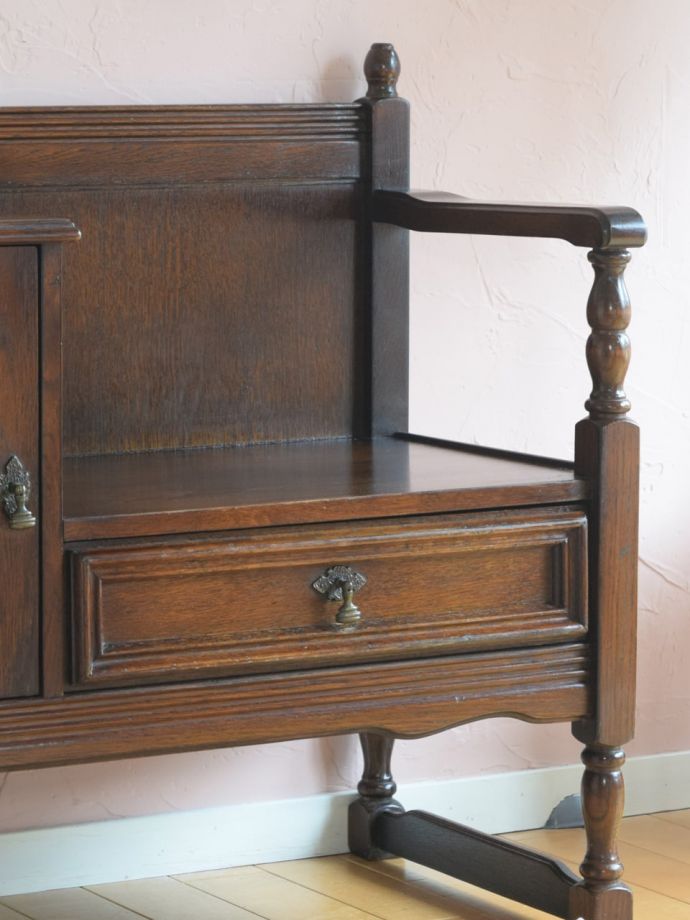 アンティーク家具らしさが漂う家具